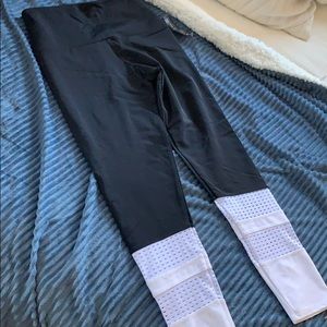 3/$30 Onzie athletic leggings NWT